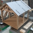 Volige et pare pluie collés sur les chevrons