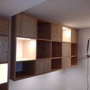 Bibliothèque avec éclairage LED intégré