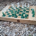 Echiquier nomade en orme et résine epoxy