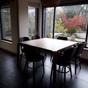 Table à diner  sans piètement  pieds incurvés  et gainés