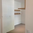 Estrade 3 plis, étagères et bureau massif