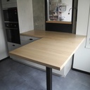 Un plan de travail avec comptoir