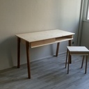 Bureau et chevet assortis