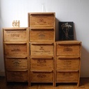 Colonnes de caisses de vin. Upcycling!