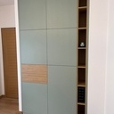 Aménagement placard avec niches et tiroirs