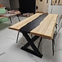Table en frêne et résine époxy