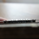 Les têtes de vis sont en retrait par rapport aux billes