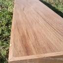 Étagère suspendue pour barre de son