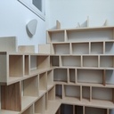 Bibliothèque d'angle en frêne