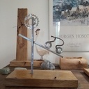 Cycliste dans l'effort , alliant métal et bois.  juin 2023