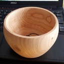 Petit bol en chêne par temps pluvieux