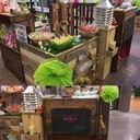 2 Boutiques Pop-up stores entièrement en bois de récupération