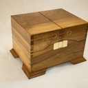 Coffret en noyer...pas joyeux !