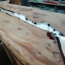 Table en orme et résine