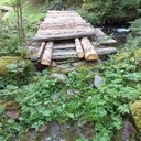 Le petit pont de bois qui ne tenait plus guère que par un grand mystère