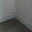 présentation des plinthes avant fixation définitive.