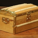 Malle de poupée  chene et laiton