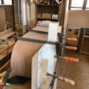 Cintrage de la face avec le corps de meuble comme gabarit