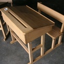 Pupitres d'écolier à l'ancienne