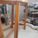 Table en bois de récupération, plateau en palettes et base en pin récupérer sur une tête de lit