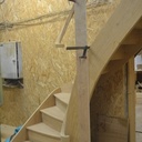 Escalier et main courante débillardée avec coupe à crochet