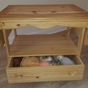 Table avec charnières en bois pour les rallonges