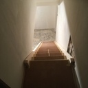 Un petit escalier droit