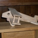 Petit avion en chêne