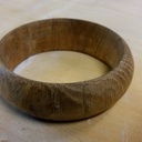 Un bracelet femme en chêne