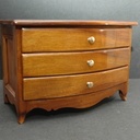 Commode miniature en noyer, copie d'un modèle alsacien du XVIII ème