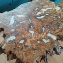 Table basse racine bois d'olivier et résine époxy