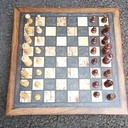 Echiquier avec pions en bois