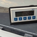 Afficheur numérique sur guide parallèle de scie à format