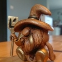 Un petit bonhomme moustachu