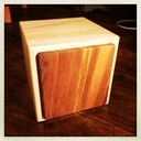 Pot à crayons, frêne et fil de cuivre.