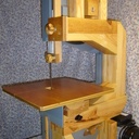 Une scie a ruban que je viens de terminer avec les plans de Matthias Wandel