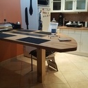 Table de cuisine avec bande de granite