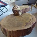 Table basse en rondins et pieds en pierre