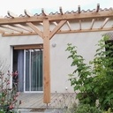 Pergola avec enture droite crantée abouts en coupe et clefs.