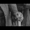 La fabrication à la main des manches de pelles et haches en 1949