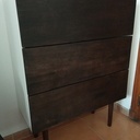 Commode sur pieds hauts