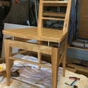 Chaises et tabouret pour la cuisine