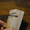 Gabarit de nivelage, pour niveler la denture d'une scie