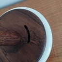 Petite lampe en chêne et applique de récup en opaline