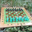 Echiquier à plat chataignier teinté et epoxy vert