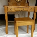 Coiffeuse en chêne massif.