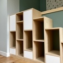 Espace lit d'enfant et son escalier placard