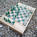 Echiquier nomade en orme et résine epoxy
