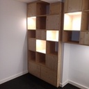 Bibliothèque avec éclairage LED intégré