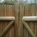 Portail en châtaignier pas droit (le châtaignier hein, pas le portail!)